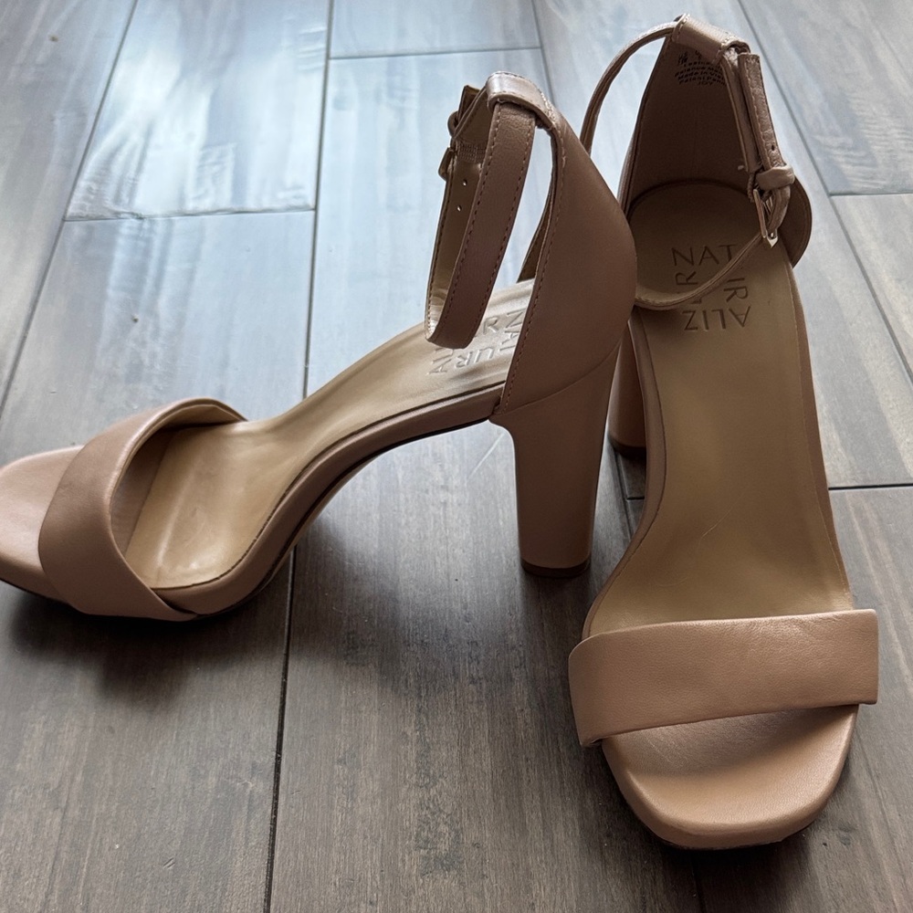 Naturalizer Women's Nude Heeled Sandals